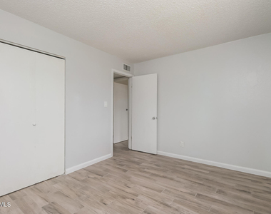 1050 W University Drive - Photo Thumbnail 13
