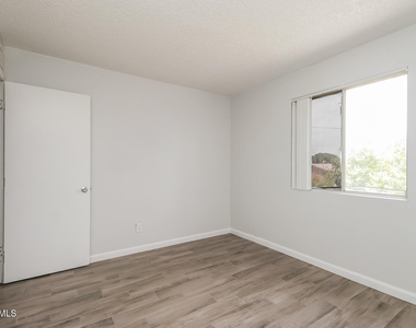 1050 W University Drive - Photo Thumbnail 10