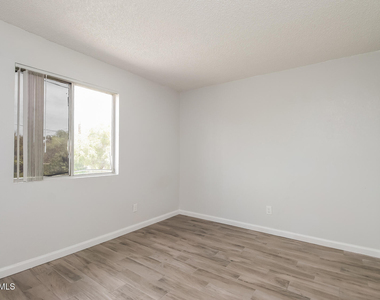 1050 W University Drive - Photo Thumbnail 12