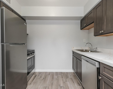 1050 W University Drive - Photo Thumbnail 5