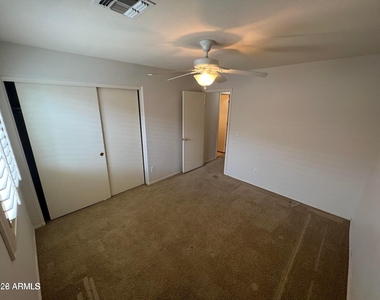 17442 W Watson Lane - Photo Thumbnail 15