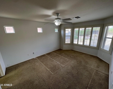 17442 W Watson Lane - Photo Thumbnail 12