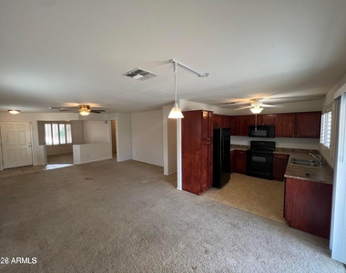 17442 W Watson Lane - Photo Thumbnail 11