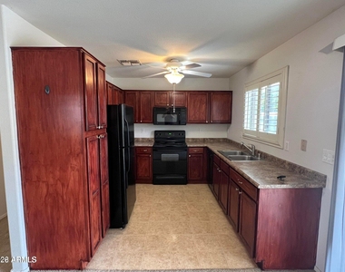 17442 W Watson Lane - Photo Thumbnail 10