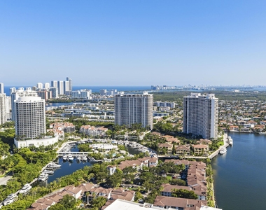 2000 Island Boulevard - Photo Thumbnail 57