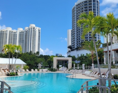 2000 Island Boulevard - Photo Thumbnail 63