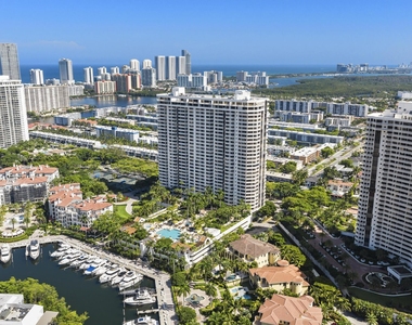 2000 Island Boulevard - Photo Thumbnail 51