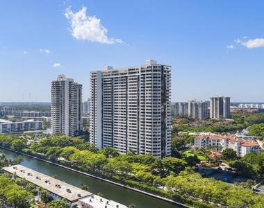 2000 Island Boulevard - Photo Thumbnail 42