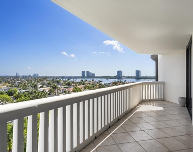 2000 Island Boulevard - Photo Thumbnail 40