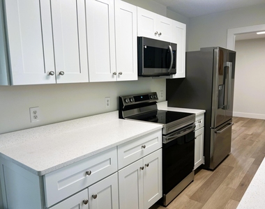 7105 North Boulevard - Photo Thumbnail 5
