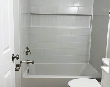 7105 North Boulevard - Photo Thumbnail 8