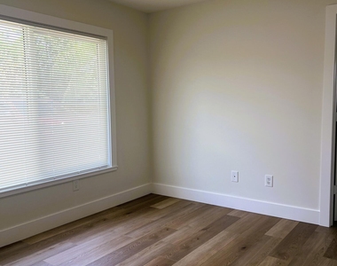 7105 North Boulevard - Photo Thumbnail 10