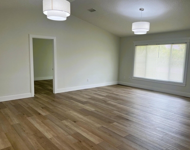 7105 North Boulevard - Photo Thumbnail 1