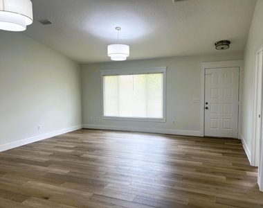 7105 North Boulevard - Photo Thumbnail 2