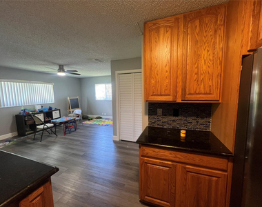 7975 Nw 8th Street - Photo Thumbnail 7