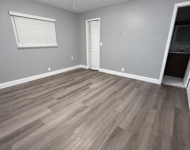 7975 Nw 8th Street - Photo Thumbnail 16