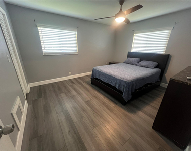 7975 Nw 8th Street - Photo Thumbnail 2