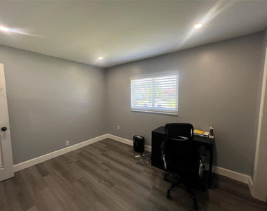 7975 Nw 8th Street - Photo Thumbnail 10