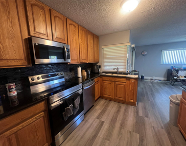 7975 Nw 8th Street - Photo Thumbnail 6