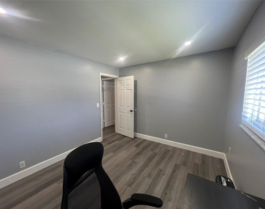 7975 Nw 8th Street - Photo Thumbnail 9