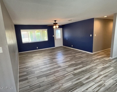 6010 N 21st Drive - Photo Thumbnail 3