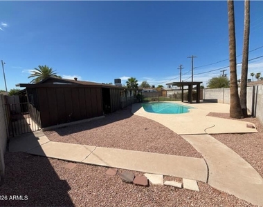 6010 N 21st Drive - Photo Thumbnail 17