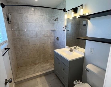 6010 N 21st Drive - Photo Thumbnail 11