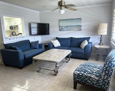 335 Farnham P - Photo Thumbnail 1
