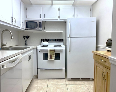 335 Farnham P - Photo Thumbnail 7