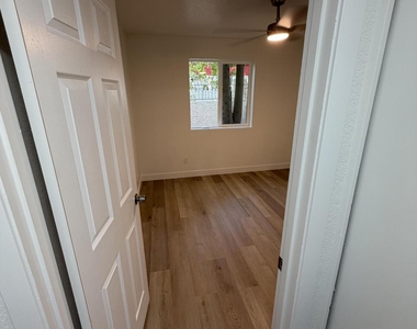 510 W University Drive - Photo Thumbnail 3