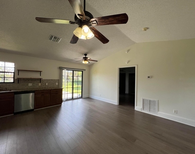 720 3rd Street Sw - Photo Thumbnail 2