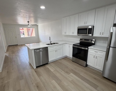 510 W University Drive - Photo Thumbnail 2