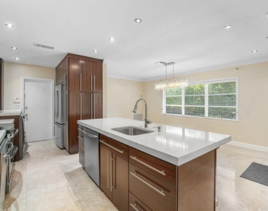317 Ne 2nd Street - Photo Thumbnail 5