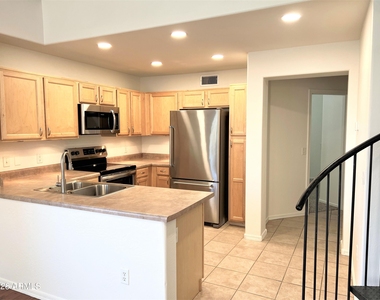 9233 E Neville Avenue - Photo Thumbnail 6