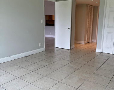 3100 N Palm Aire Drive - Photo Thumbnail 9