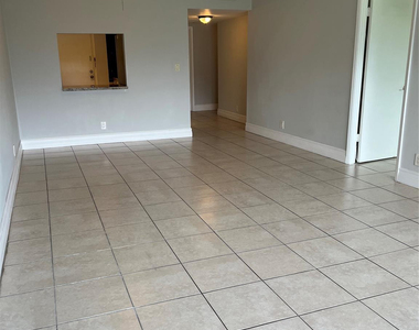 3100 N Palm Aire Drive - Photo Thumbnail 7