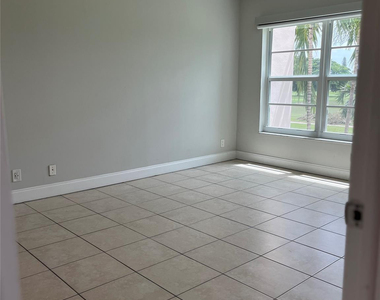 3100 N Palm Aire Drive - Photo Thumbnail 10