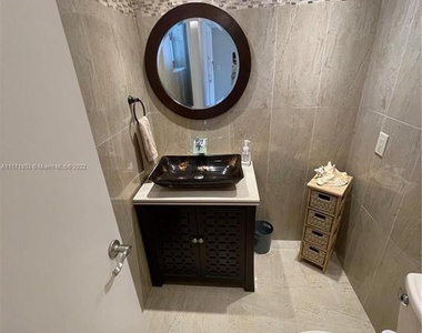 3100 N Palm Aire Drive - Photo Thumbnail 8