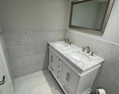 3100 N Palm Aire Drive - Photo Thumbnail 18