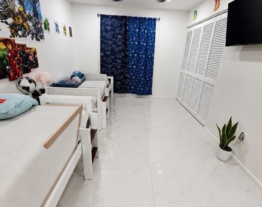230 Sw Inwood Avenue - Photo Thumbnail 9