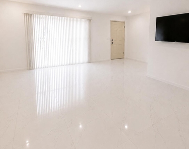 230 Sw Inwood Avenue - Photo Thumbnail 2
