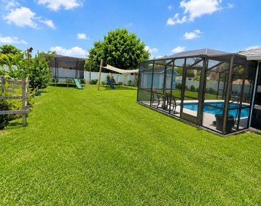 230 Sw Inwood Avenue - Photo Thumbnail 14
