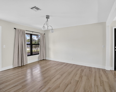 4329 Sw 49th Court - Photo Thumbnail 2