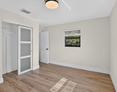 4329 Sw 49th Court - Photo Thumbnail 9