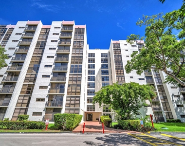 17021 N Bay Road - Photo Thumbnail 11