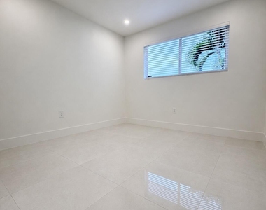 345 Pinehurst Road - Photo Thumbnail 10