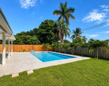 345 Pinehurst Road - Photo Thumbnail 17