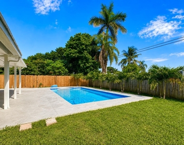 345 Pinehurst Road - Photo Thumbnail 18