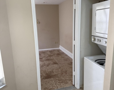 1927 Sixty Oaks Lane - Photo Thumbnail 11