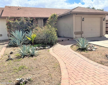 3029 W Tonopah Drive - Photo Thumbnail 2
